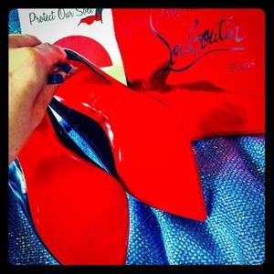 Christian Louboutin So Kate Pumps